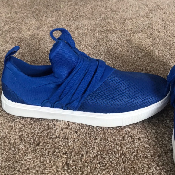 New never worn blue sneakers - Picture 2 of 2